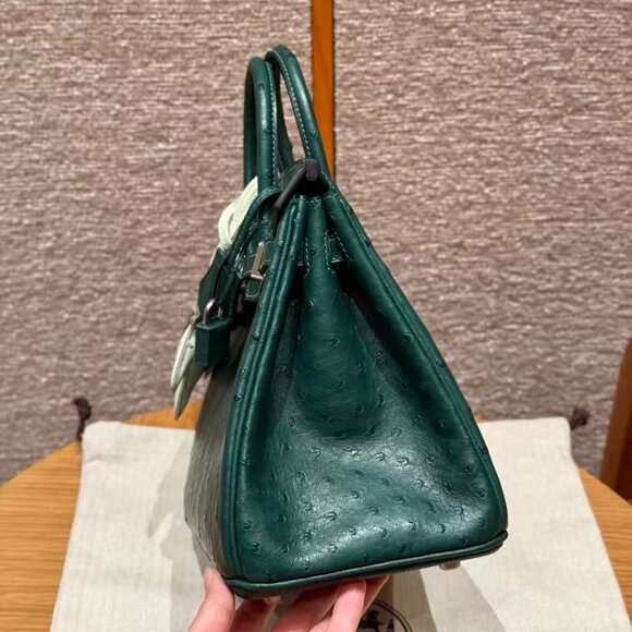 Classic Hermes Bag: A Stylish and Versatile Choice for Elegance - Picture 4 of 6